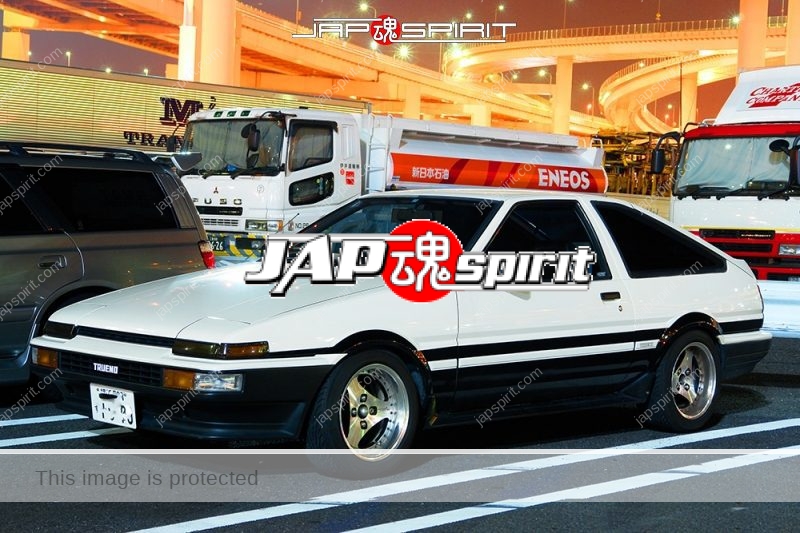 TOYOTAToyota Corolla Levin / Sprinter Trueno AE86 quite normal style at Daikoku (2)