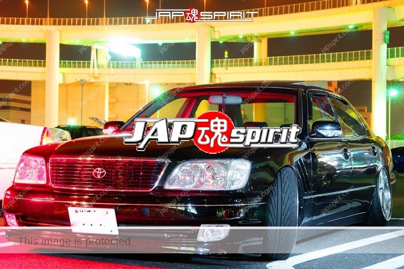 TOYOTA CELSIOR (LS400) VIP style black color at Daikoku PA (2)
