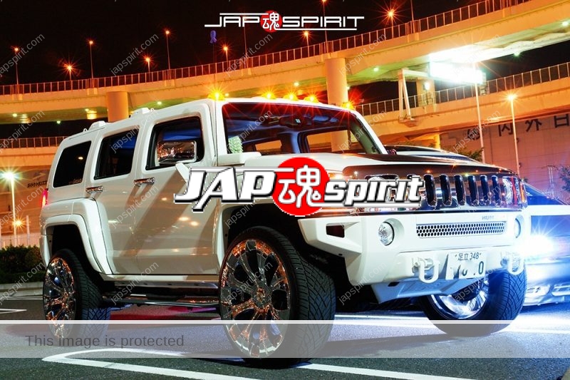 HUMMER H3 white color with chrome wheel at Daikoku PA (3)