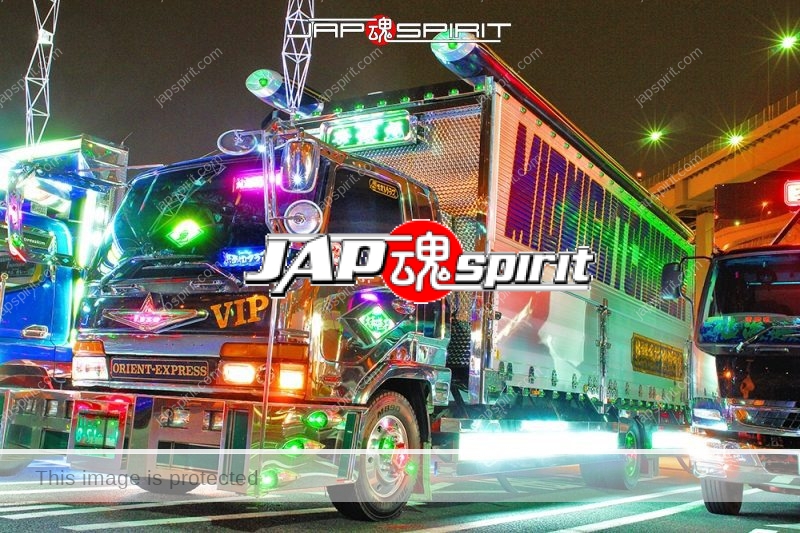 HANAHIMEMARU art truck, Mitsubishi fuso figher beautiful lighting at Daikoku PA
