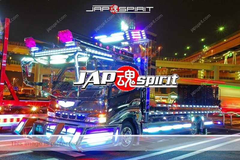 MITSUBISHI FUSO Canter Art truck with lighting at Daikoku PA (3)