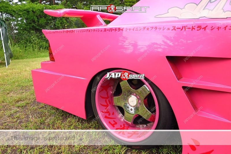 The most insane pink TOYOTA Soara, dress up style GUNDAM custom team "Shining flash" (8)