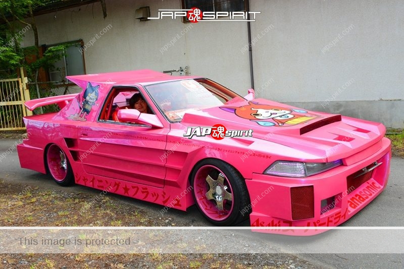 The most insane pink TOYOTA Soara, dress up style GUNDAM custom team "Shining flash" (1)