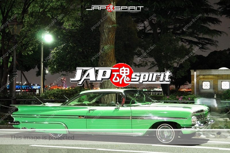 Chevrolet-Impala-2nd-Sport-Coupe-1959-lowrider-at-Minatomirai-Yamashita-park-04