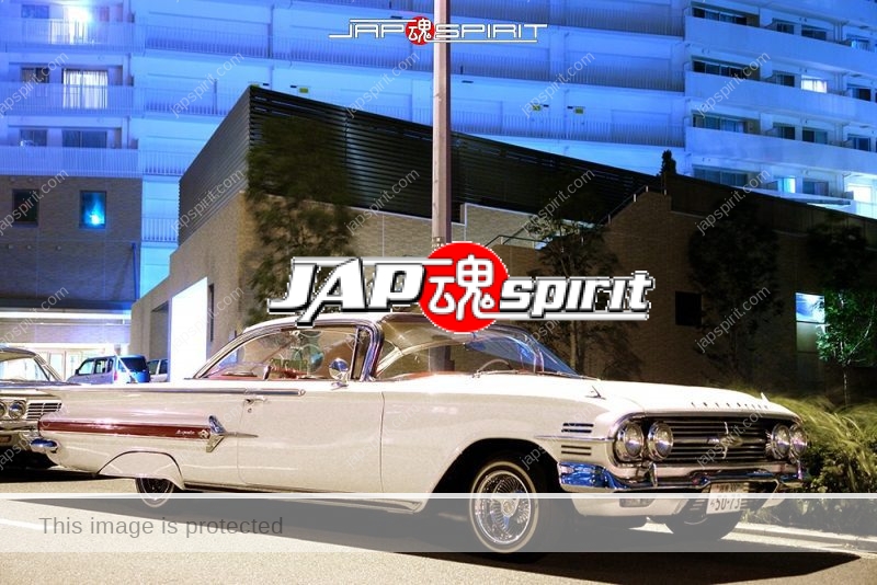 Chevrolet-Impala-hardtop-1960-lowrider-white-color-at-Minatomirai-01