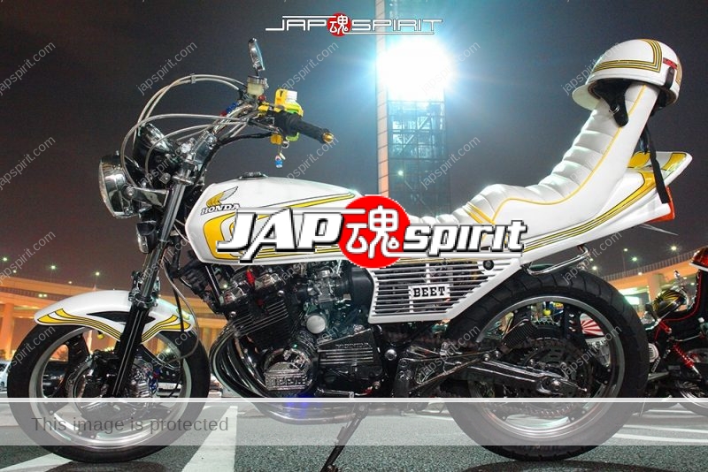 HONDA-CBX400F-white-color-yellow-line-sandan-sheet-tsuppari-tail-at-Daikoku-PA-01