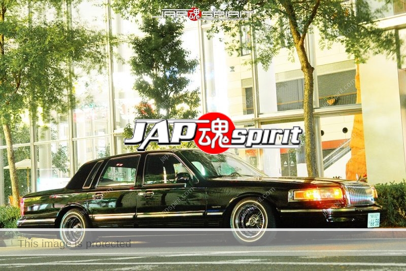 Lincoln Town Car Cartier lowrider style black color at Minatomirai