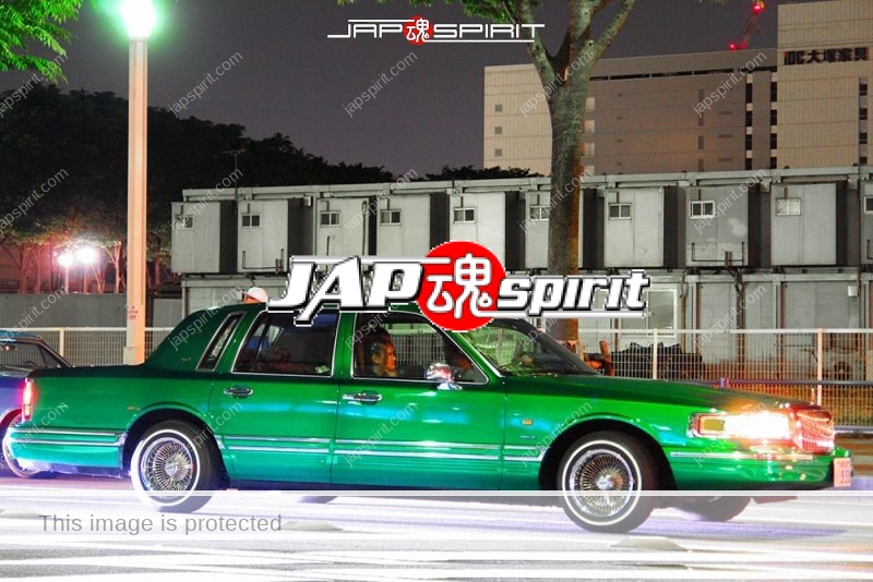 Lincoln town car 3rd lowrider style metaric green color at Minatomirai 1