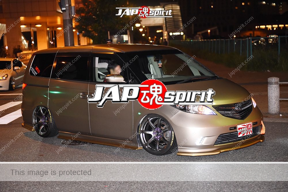 Stancenation 2016 Honda Elysion RR1 light brown silver wheel at odaiba