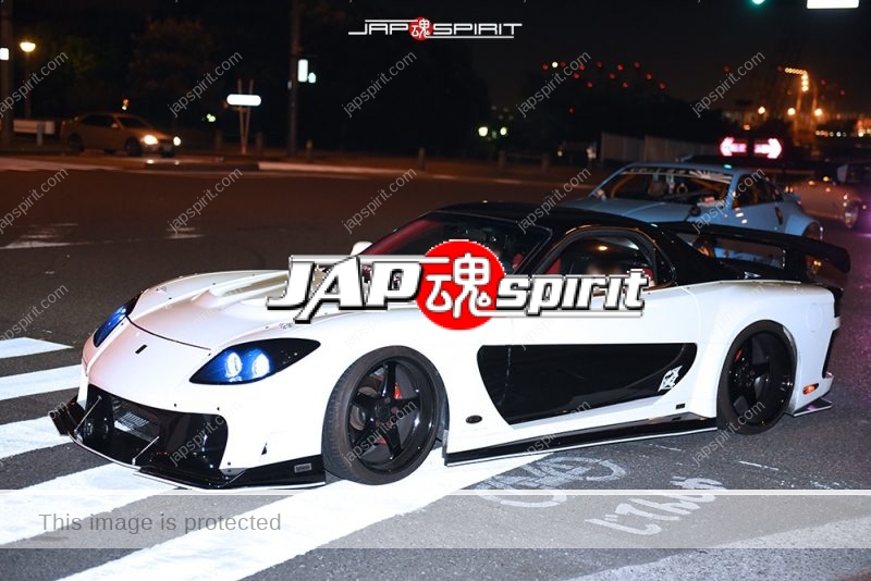 Stancenation-2016-Mazda-RX-7-FD3S-The-Fast-and-the-Furious-Tokyo-Drift-car-replica-white-at-Odaiba-01