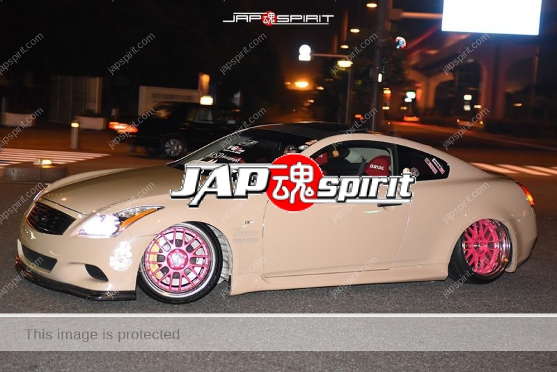 Stancenation 2016 Nissan skyline V36 beige body pink wheel hellaflush at odaiba