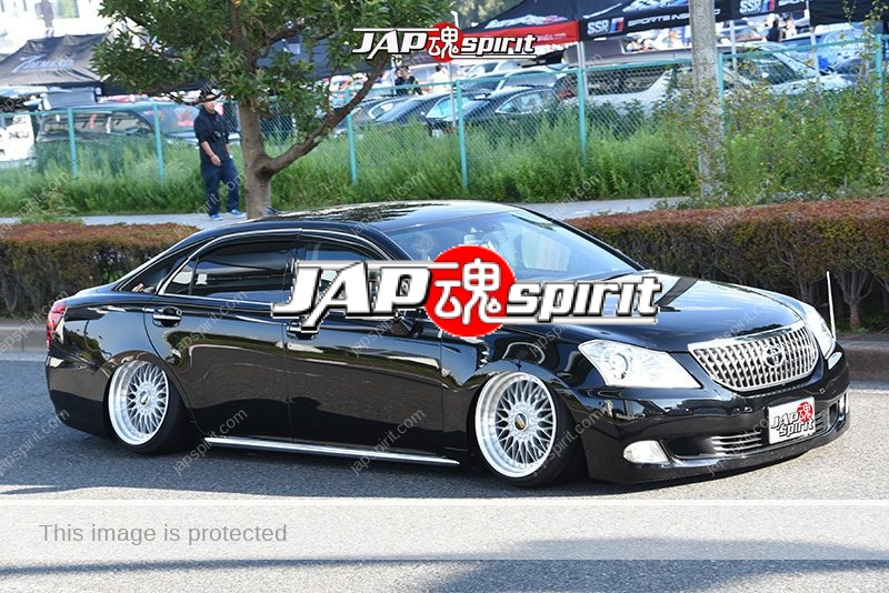 Stancenation 2016 Toyota Crown Majesta S200 VIP hellaflush very low tsurauchi black body at odaiba