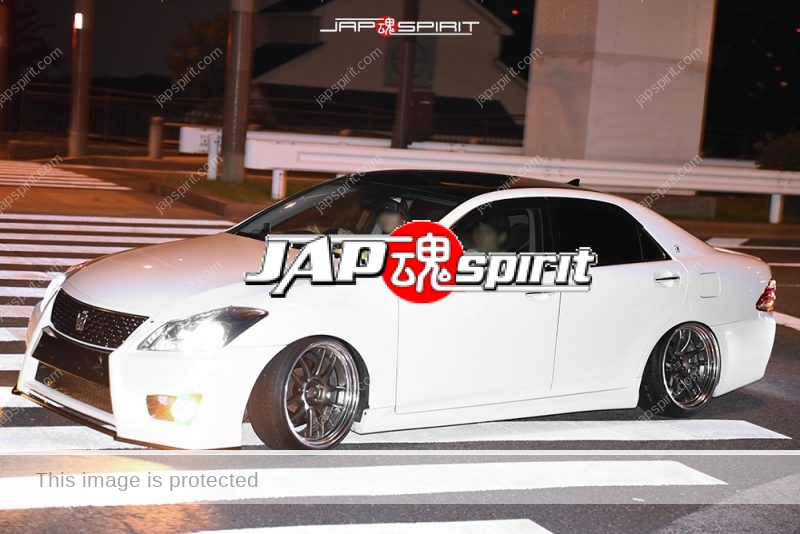 Stancenation 2016 Toyota Crown S20 VIP hellaflush white body at Odaiba