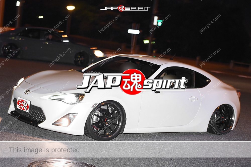 Stancenation 2016 Toyota GT86 hellaflush white body at odaiba 2