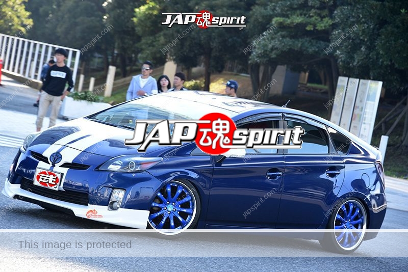 Stancenation 2016 Toyota Prius blue body & wheel at odaiba