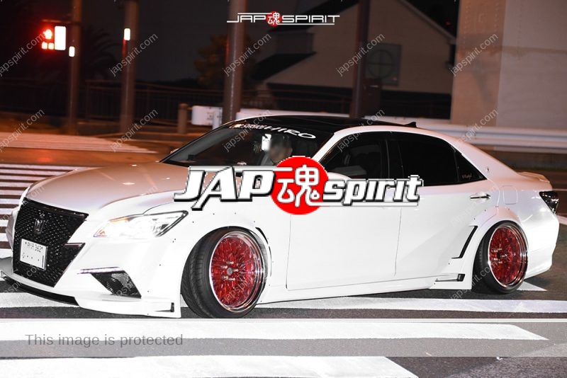 Stancenation 2016 Toyota crown S21 VIP hellafush white body red wheel at odaiba