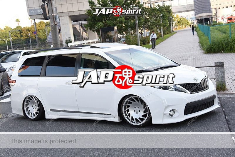 Stancenation 2016 Toyota Sienna hellaflush white body at odaiba