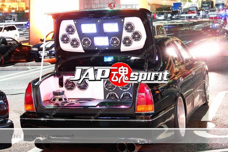TOYOTA CROWN MAJESTA 2nd S150, VIP style & Sotomuki sound car, with 18 speakers & 3 LED monitor (3)