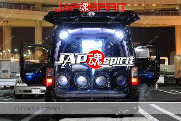 TOYOTA HIACE 4th x100, built in audio & sound system with beautiful lighting (1)