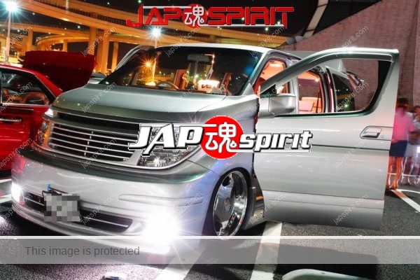 NISSAN ELGRAND, Dress up & Sotomuki style car with dynamic sound system (1)