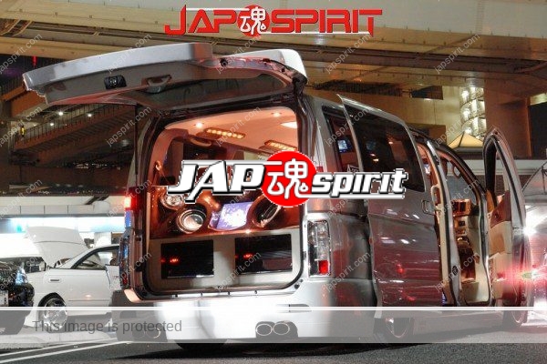NISSAN ELGRAND, Dress up & Sotomuki style car with dynamic sound system (2)