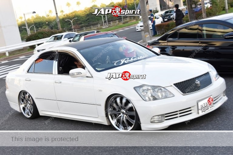 Toyota crown stance