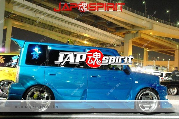 TOYOTA bB, Dress up style, Blue color, fire pattern, metal plated wheel (1)