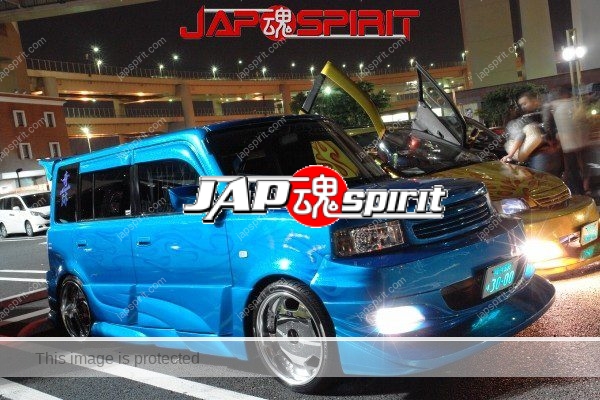 TOYOTA bB, Dress up style, Blue color, fire pattern, metal plated wheel (2)