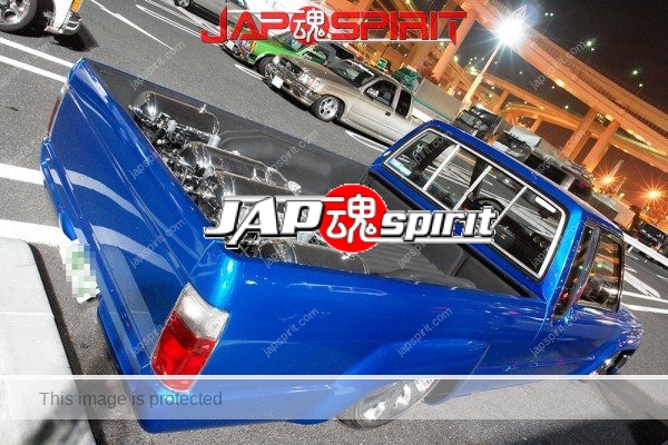 TOYOTA Hilux, Truckin style, Blue color super low down (3)